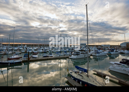 Szene Brighton Marina Boot nautische Schiffe Stockfoto