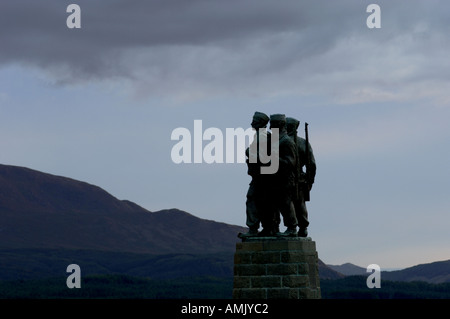 WW2-Commando-Denkmal am Spean Bridge in der Nähe von Fort William. Highland Region, Schottland. Hängen des Ben Nevis Trainingsbereich hinter. Stockfoto