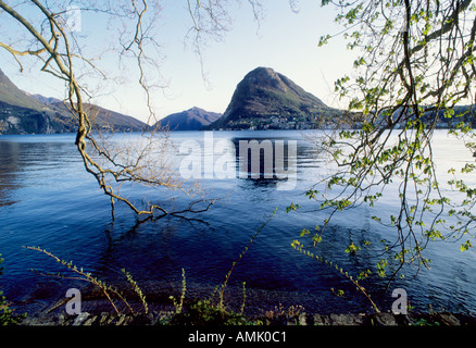 GÄRTEN AN DEN LUGANER SEE SCHWEIZ Stockfoto