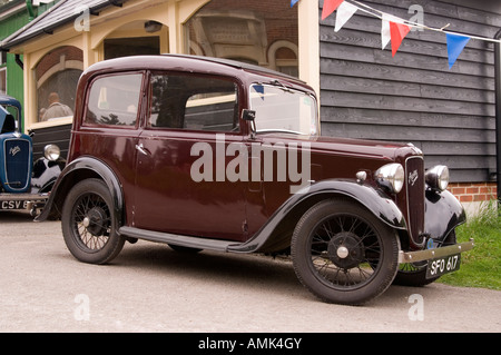 Austin sieben Autos in Reichskolonialamtes Wasserwerk in der Nähe von Winchester Stockfoto