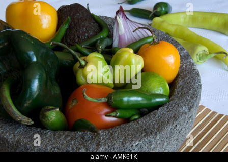 Paprika und Gemüse in molcajete Stockfoto