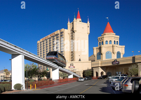 Whiskey Pete s Casino mit Monorail in Primm Valley Nevada USA Stockfoto