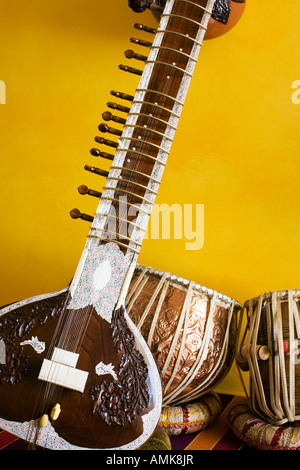 Indische klassische Musikinstrumente Sitar tabla Stockfoto