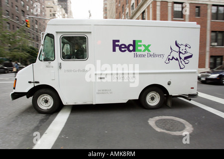 Ein FedEx Lieferwagen, New York, USA Stockfoto