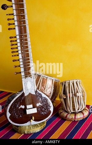 Indische klassische Musikinstrumente Sitar tabla Stockfoto