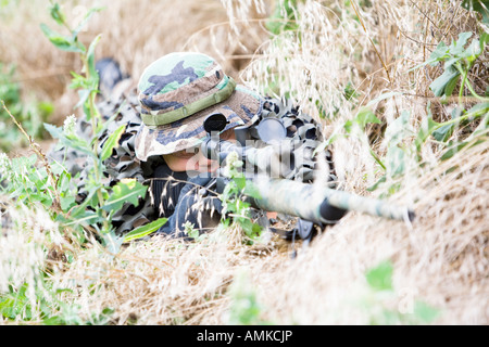 Art, Gefängnis SWAT-Team, Scharfschützen in der Lage, ein Ziel zu beobachten. Art in der Regel behandeln sehr ernste Situationen wie Unruhen. Stockfoto