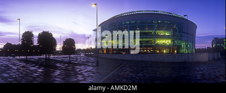 Panorama Bild Belfast Waterfront Hall Laganside Belfast in Nordirland Stockfoto