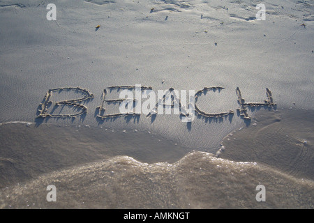 Strand am Strand im Sand geschrieben Wort. Foto: Willy Matheisl Stockfoto