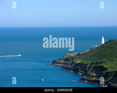 Blick auf Start- und es ist Leuchtturm mit Motorbooten an einem sonnigen Sommer auf der South Devon Coast. Großbritannien Stockfoto