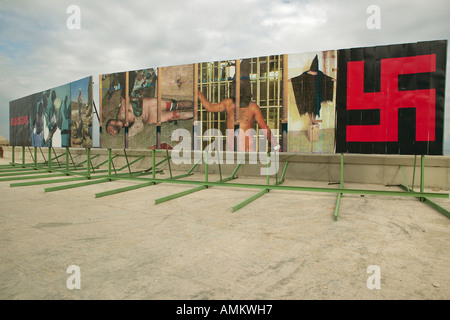 Politische Plakate zeigt Irak Abu-Ghraib-Gefängnis Missbrauch Bilder bei amerikanischen Botschaft in Havanna Kuba Stockfoto