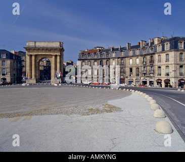 Porte des Salinieres befindet sich am westlichen Ende von der Pont de Pierre Bordeaux Gironde Frankreich Stockfoto