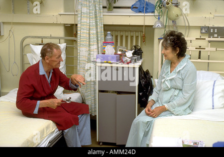 Männlichen und weiblichen Patienten auf gemischte Gemeinde Stockfoto