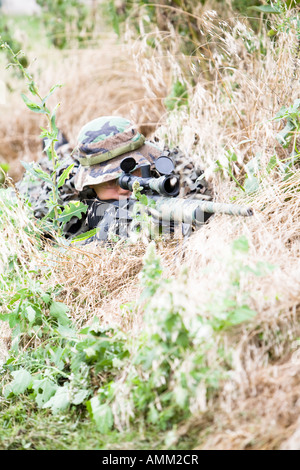 Art, Gefängnis SWAT-Team, Scharfschützen in der Lage, ein Ziel zu beobachten. Art in der Regel behandeln sehr ernste Situationen wie Unruhen. Stockfoto