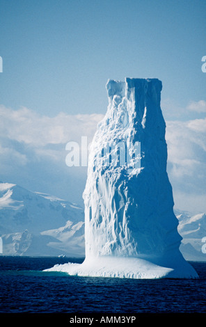 Säulenförmigen Eisberg. Stockfoto