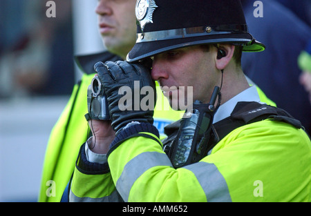Polizist Videoing Demonstranten Stockfoto