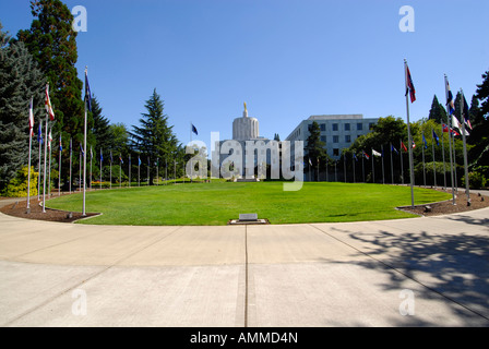 Zu Fuß Fahnen Oregon Kapitol erdet Salem OR USA Vereinigte Staaten Stockfoto