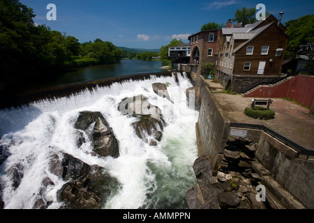 Unterschreitet die überdachte Brücke in Quechee Vermont Ottauquechee River Stockfoto