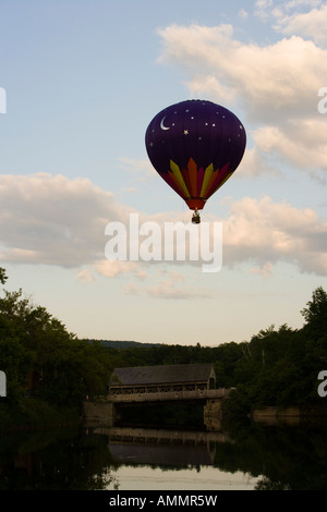 Luftballons am 2006 Quechee Ballon Festival Quechee Vermont Ottauquechee Fluss Stockfoto