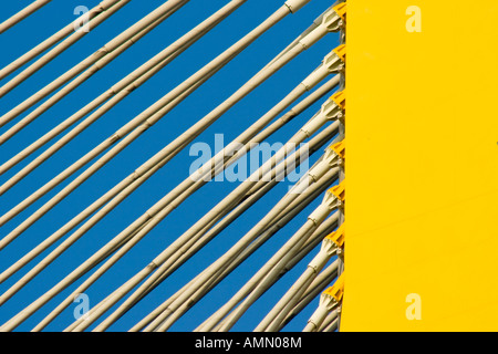 Closeup architektonische Detail Steel Tower Kopf Tsing Kau Kabel gebliebene Brücke Hong Kong SAR Stockfoto