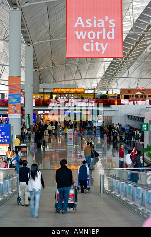 Asia World City Abfahrten Bereich HKG Hong Kong International Airport Stockfoto