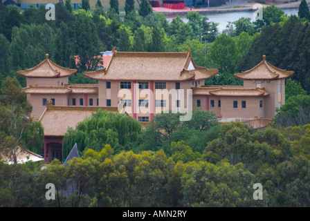 Die chinesische Botschaft in Yarralumla, Canberra, Australien, aus Sicht des australischen Parlaments Stockfoto