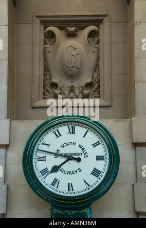 Eine Eisenbahn Uhr am Hauptbahnhof in Sydney Australia Stockfoto