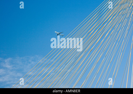 Kabel von Ting Kau Kabel blieb Brücke Passagierflugzeug Hong Kong SAR Stockfoto