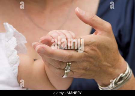 Halten die Hand des Kindes. Stockfoto