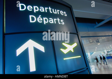 Abreise-Schild am Flughafen Stockfoto