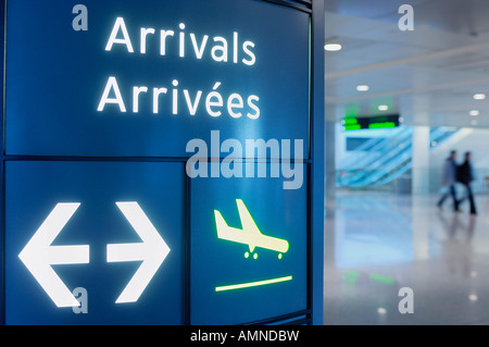 Zeichen der Ankunft am Flughafen Stockfoto