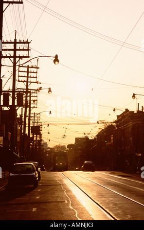 Straßenbahnen am College Street, Toronto, Ontario, Kanada Stockfoto