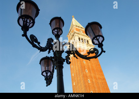 Venedig Italien. Der berühmte Markusplatz mit Dogenpalast Palast Basilika und Campinale. Weitwinkel-Foto. Stockfoto
