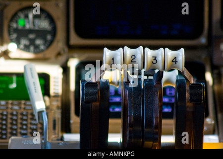 Motor Drosselklappe im Cockpit einer 747 Boeing Commercial Jet-Flugzeug Stockfoto