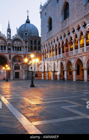 Dogenpalast und Markusplatz und Basilika, Veneto, Venedig, Italien Stockfoto