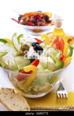 Griechischer Salat in Schüssel, Nahaufnahme Stockfoto