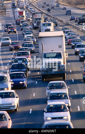 Verkehr auf Highway 401, Toronto, Ontario, Kanada Stockfoto