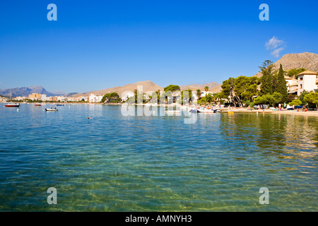 DIE KIEFER GEHWEG PUERTO POLLENSA AUF MALLORCA Stockfoto