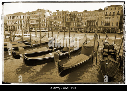 Gondeln im Rialto. Venedig Italien Stockfoto