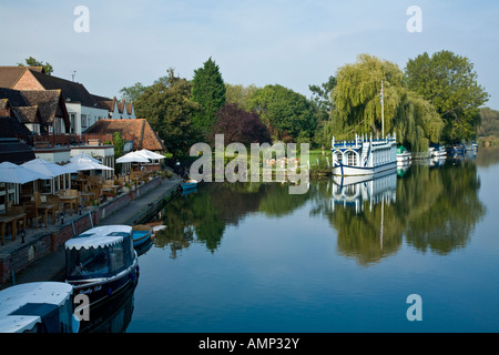 Der Schwan Restaurant Streatley an den Ufern der Themse in Oxfordshire Stockfoto