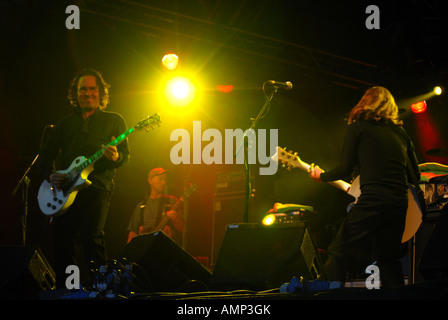 Sänger und Gitarrist Davy Carton, Gitarrist Leo Moran und Bassist der Ärzte sah die Wychwood Festival 2006 Stockfoto