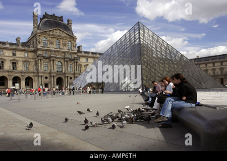 Haupteingang zum Louvre, Paris, Frankreich Stockfoto