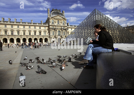 Haupteingang zum Louvre, Paris, Frankreich Stockfoto