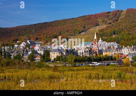 Gebäude in Mont Tremblant Feriendorf, Laurentides, Quebec, Kanada. Stockfoto