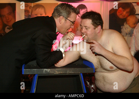 Comedian Johnny Vegas an einem Down Syndrom nutzen Show in Belfast Stockfoto