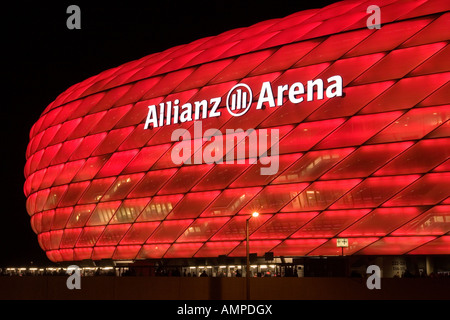 Deutschland Bayern München beleuchtete Fußball Stadion Allianz Arena in der Nacht Spiel für UEFA Pokal 08 11 2007 FC Bayern Stockfoto