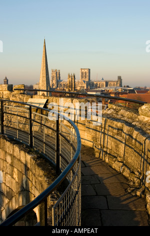 Ansicht des York Minster von Cliffords Turmspitze, York, England Stockfoto