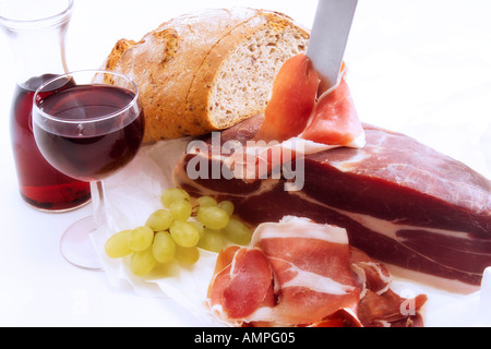 Rotwein und Schinken Stockfoto