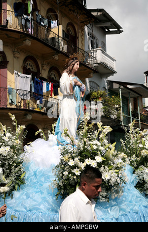 Bild der Jungfrau Maria während einer religiösen Parade in San Felipe Sektor der Casco Antiguo in Panama City Stockfoto