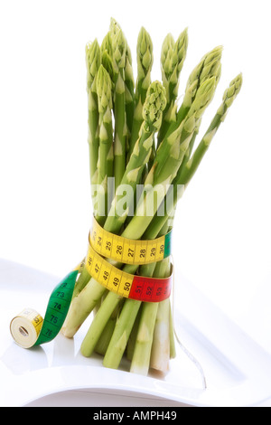 Spargel mit Maßband, Diät Stockfoto