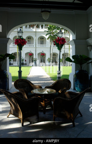 Seite Hof nach Raffles Hotel, Singapur. Stockfoto